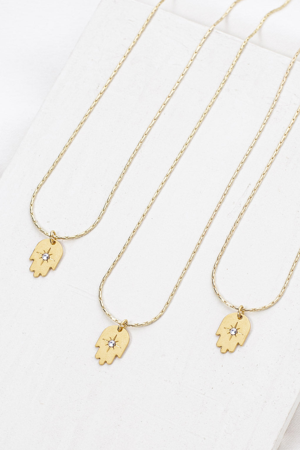 שרשרת חמסה מעוטרת