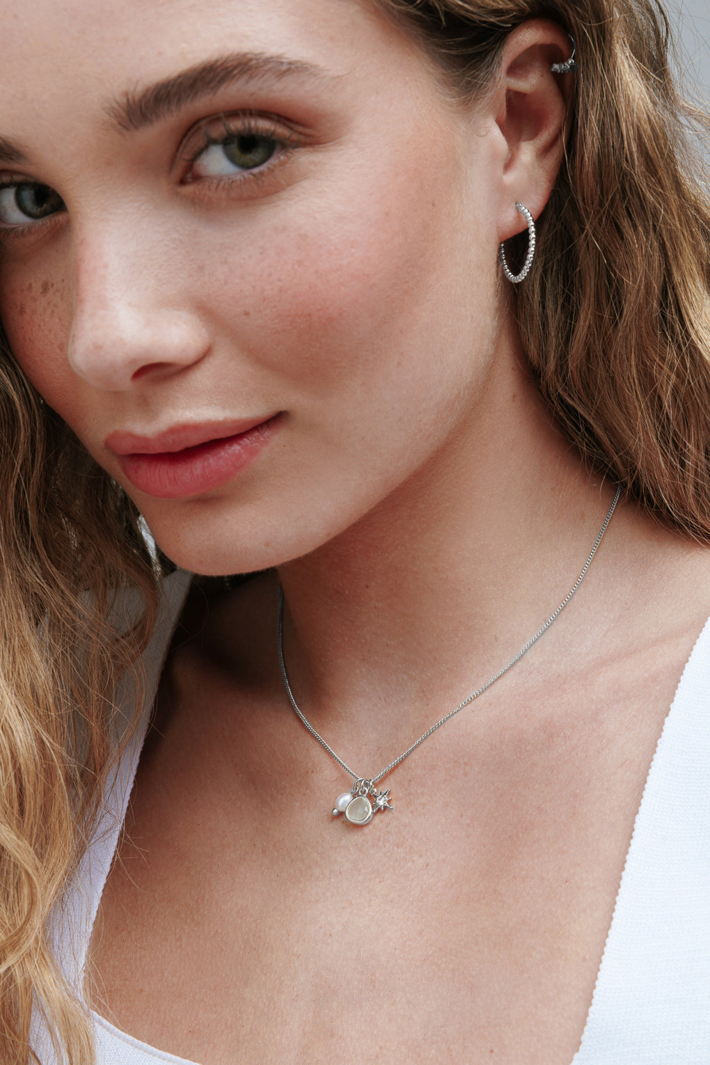 שרשרת בסיס חלקה עם צ׳ארמס לבחירה