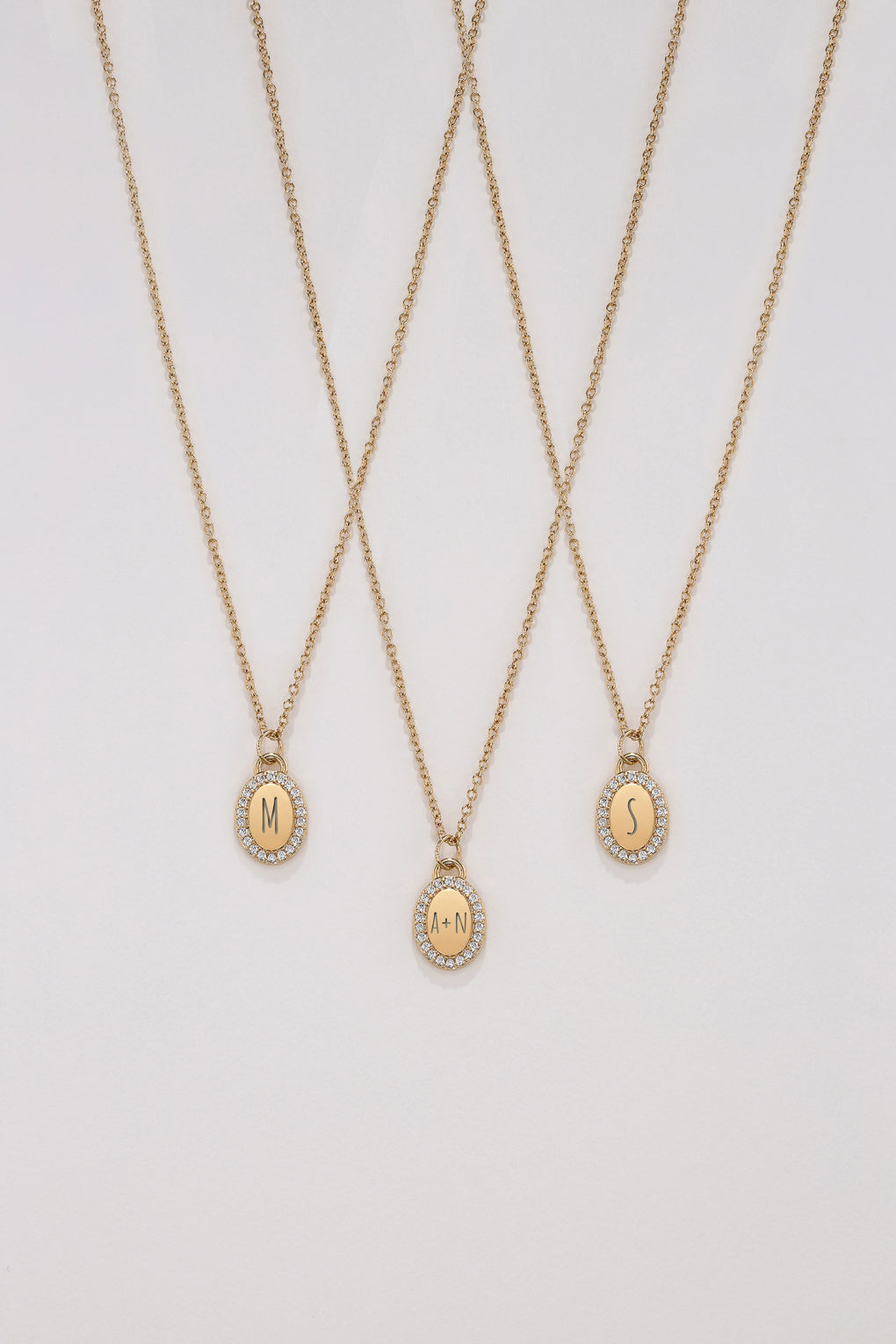 שרשרת תליון משובץ בחריטה אישית