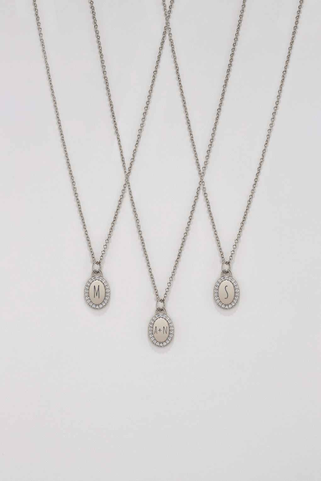 שרשרת תליון משובץ בחריטה אישית