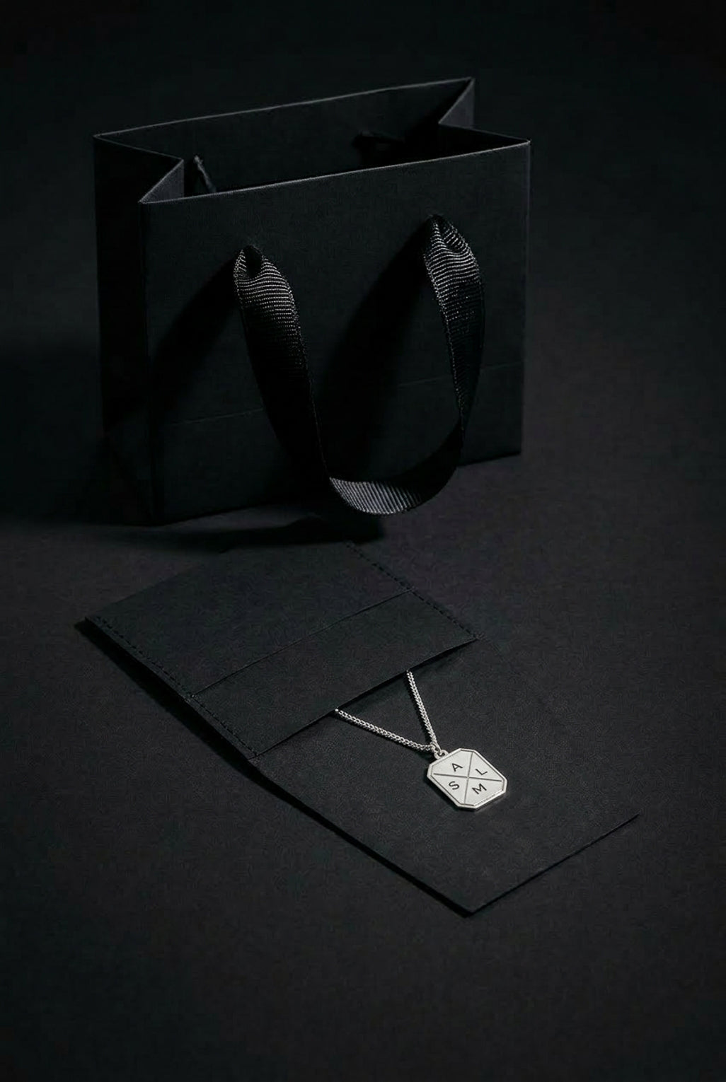 שרשרת לגבר עם תליון חריטה - ליאו