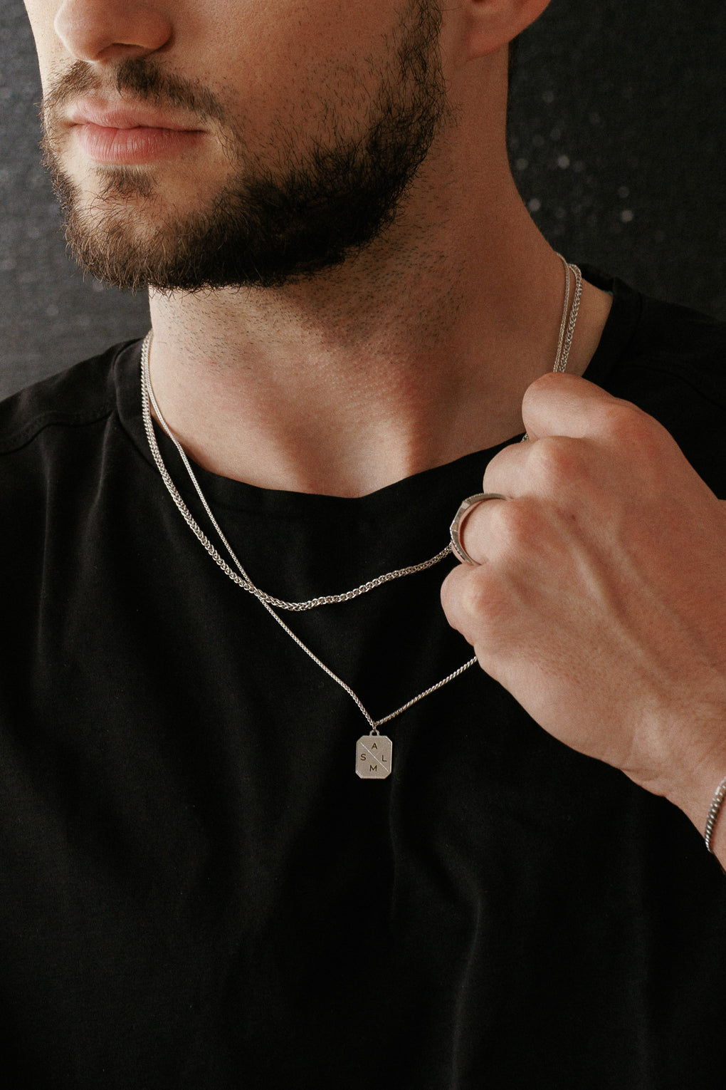 שרשרת לגבר עם תליון חריטה - ליאו