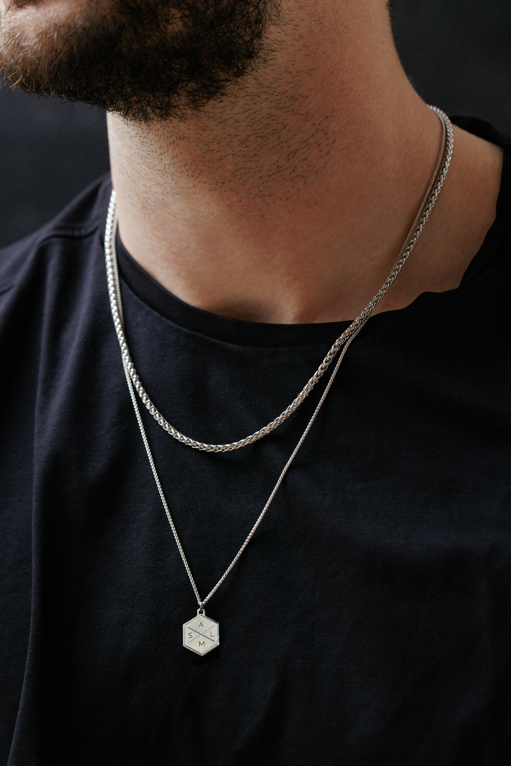 שרשרת לגבר עם תליון חריטה - לואיס