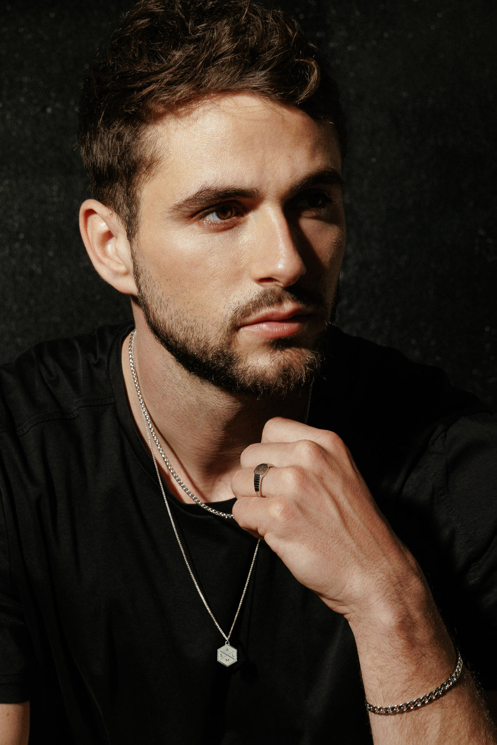 שרשרת לגבר עם תליון חריטה - לואיס