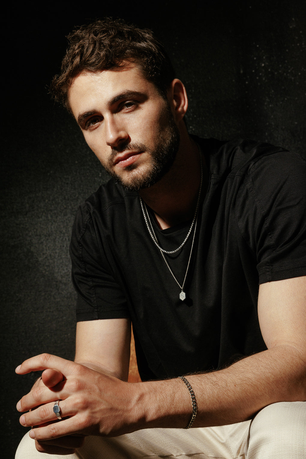 שרשרת לגבר עם תליון חריטה - לואיס