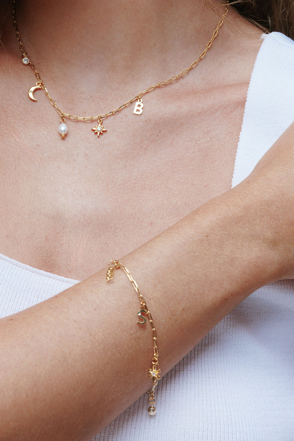 צמיד בסיס חוליות אובליות קטנות עם צ׳ארמס לבחירה