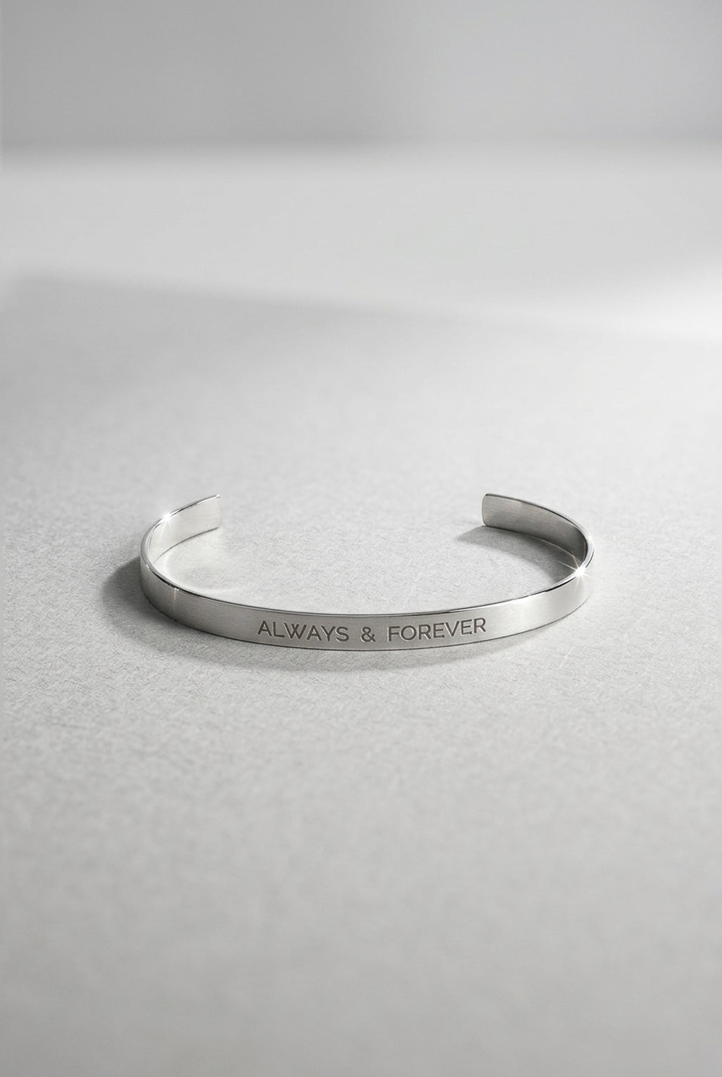 צמיד קשיח לגבר בחריטה אישית