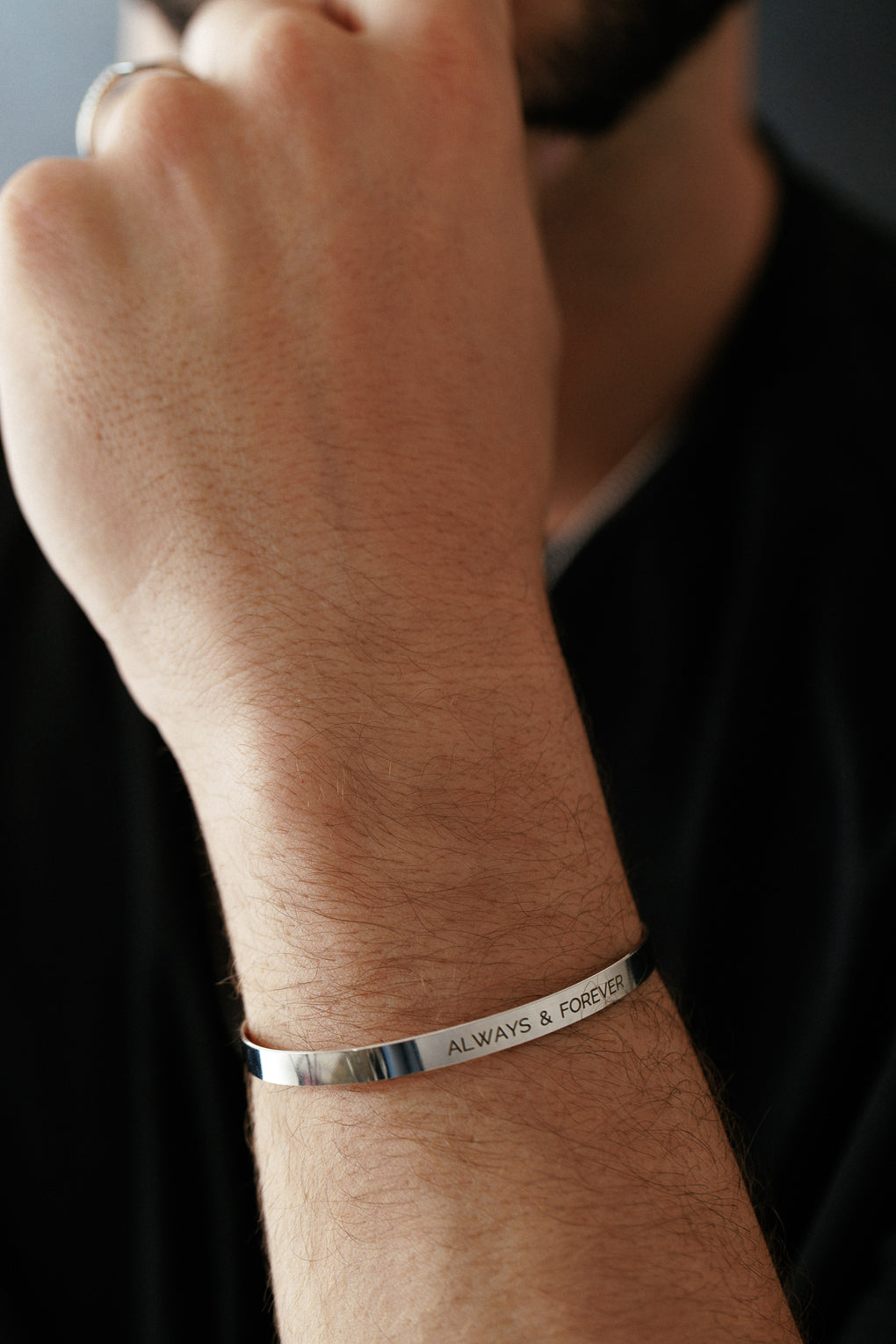 צמיד קשיח לגבר בחריטה אישית