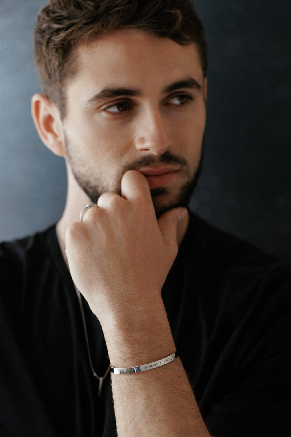 צמיד קשיח לגבר בחריטה אישית