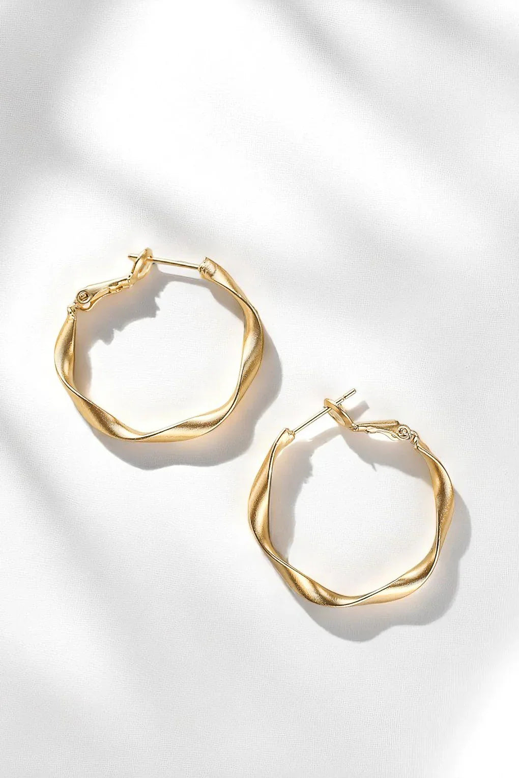 עגילי ווייב