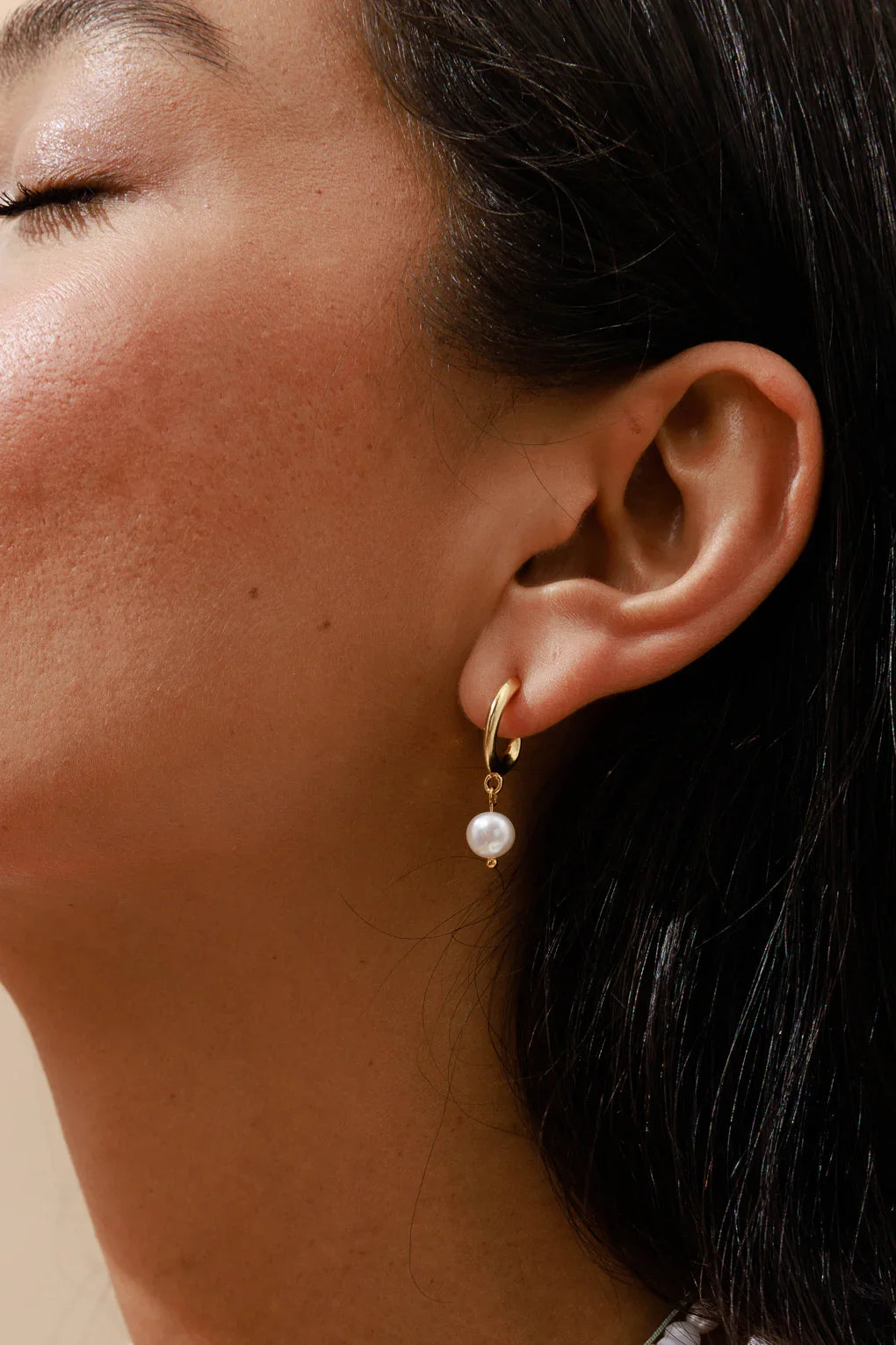 עגילי לונה חישוק פנינה