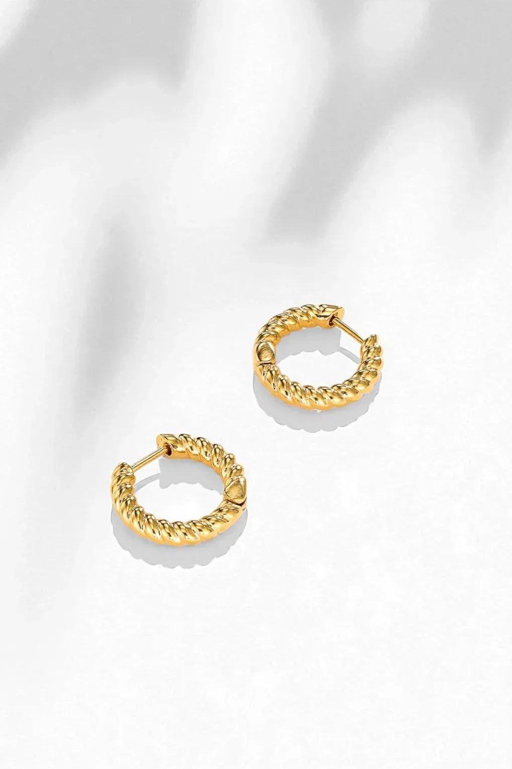 עגילי חישוק לוקה