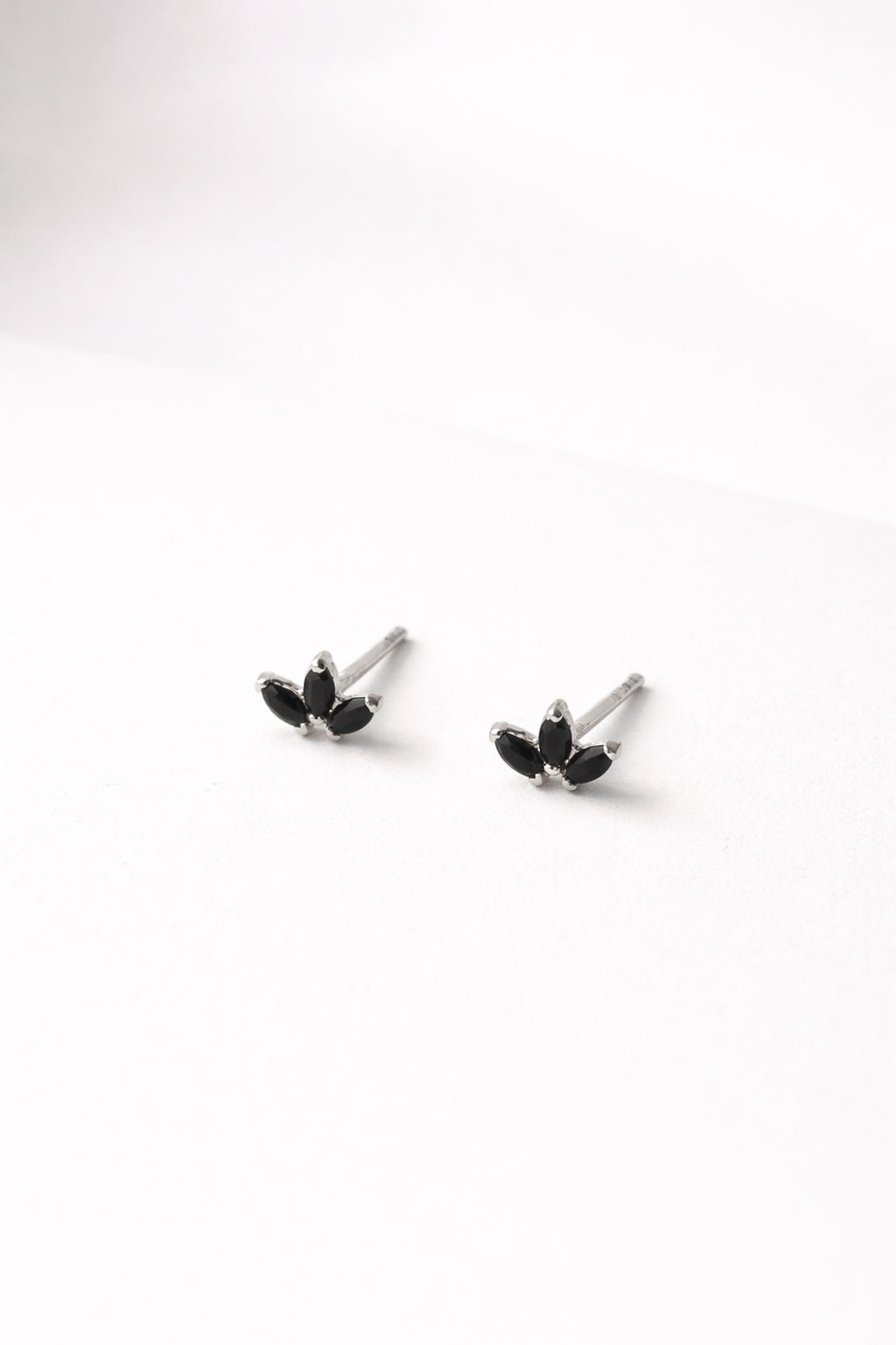 עגילי לוטוס בזהב 14K