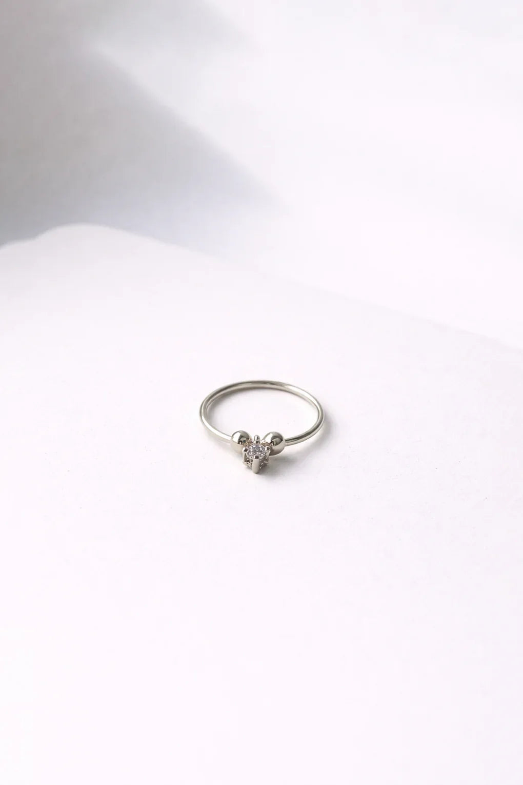 עגיל פירסינג/נזם זהב 14K משובץ זירקון