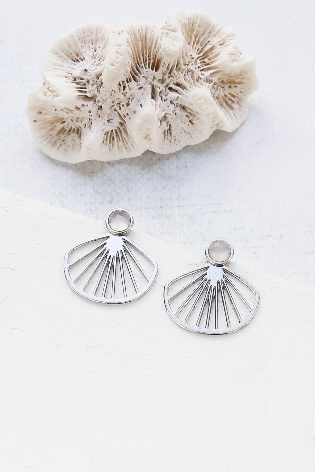 עגילי בליז חובקים