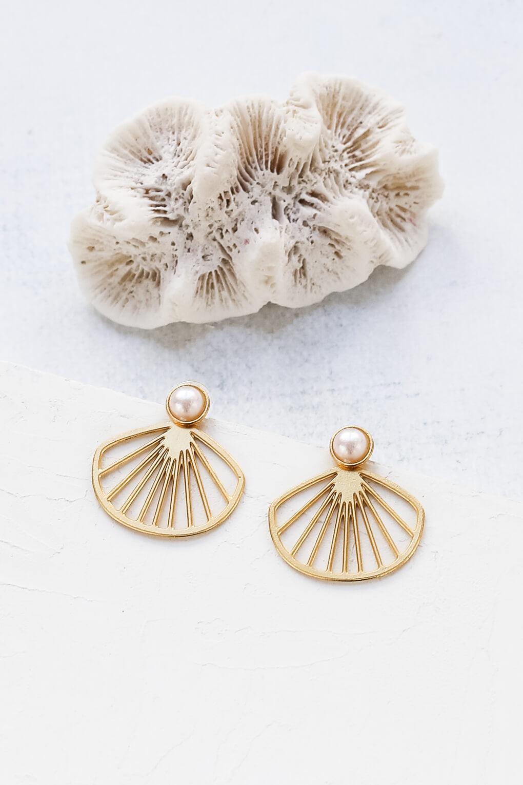 עגילי בליז חובקים