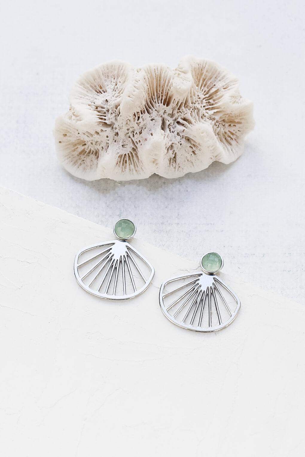 עגילי בליז חובקים