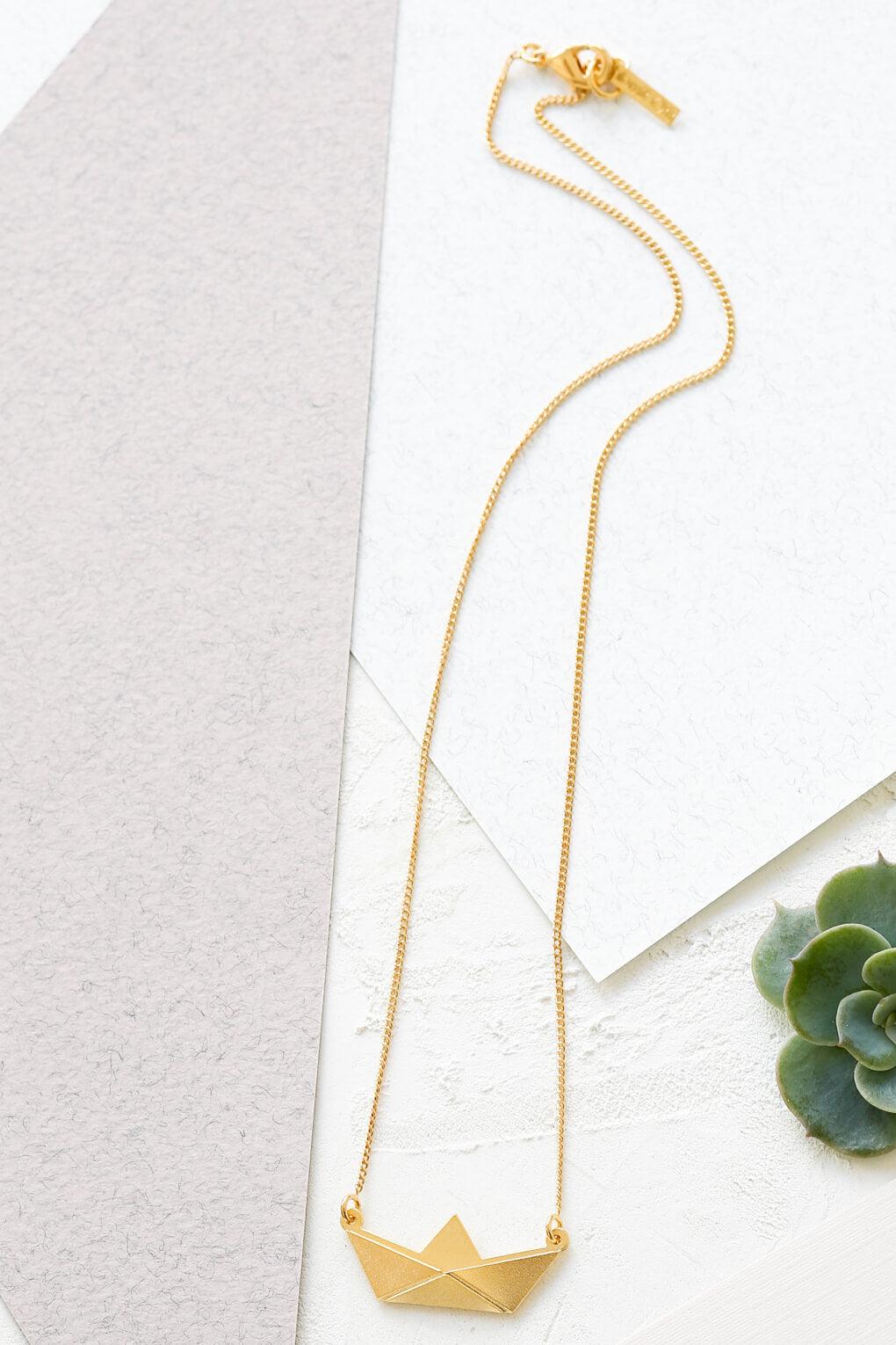 שרשרת סירת נייר קצרה