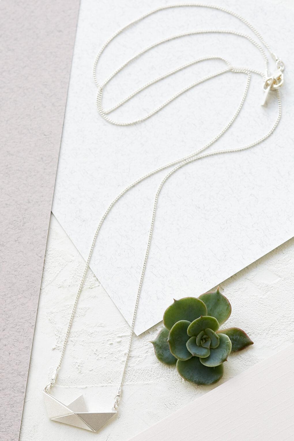 שרשרת סירת נייר ארוכה