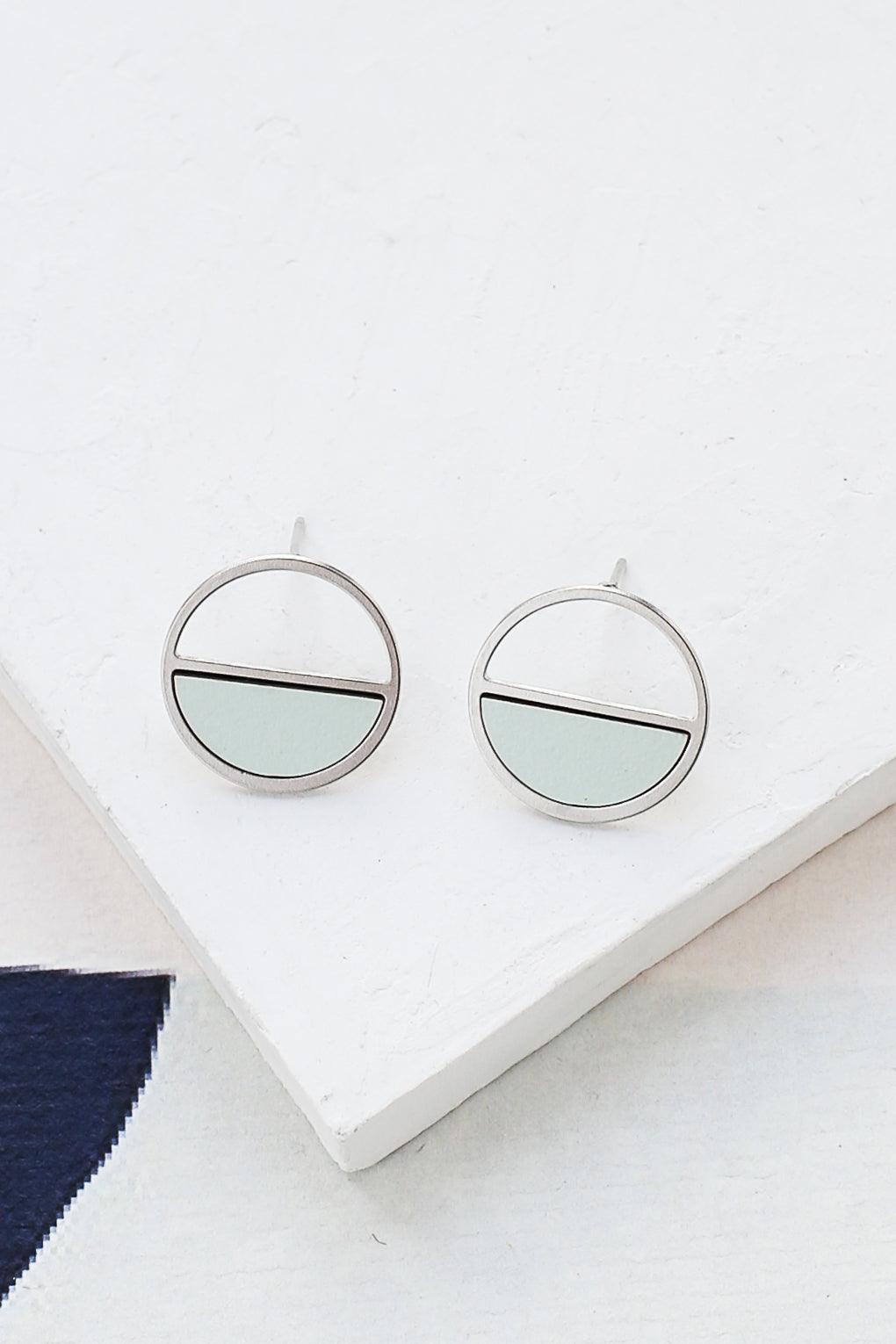 עגילי קונספט