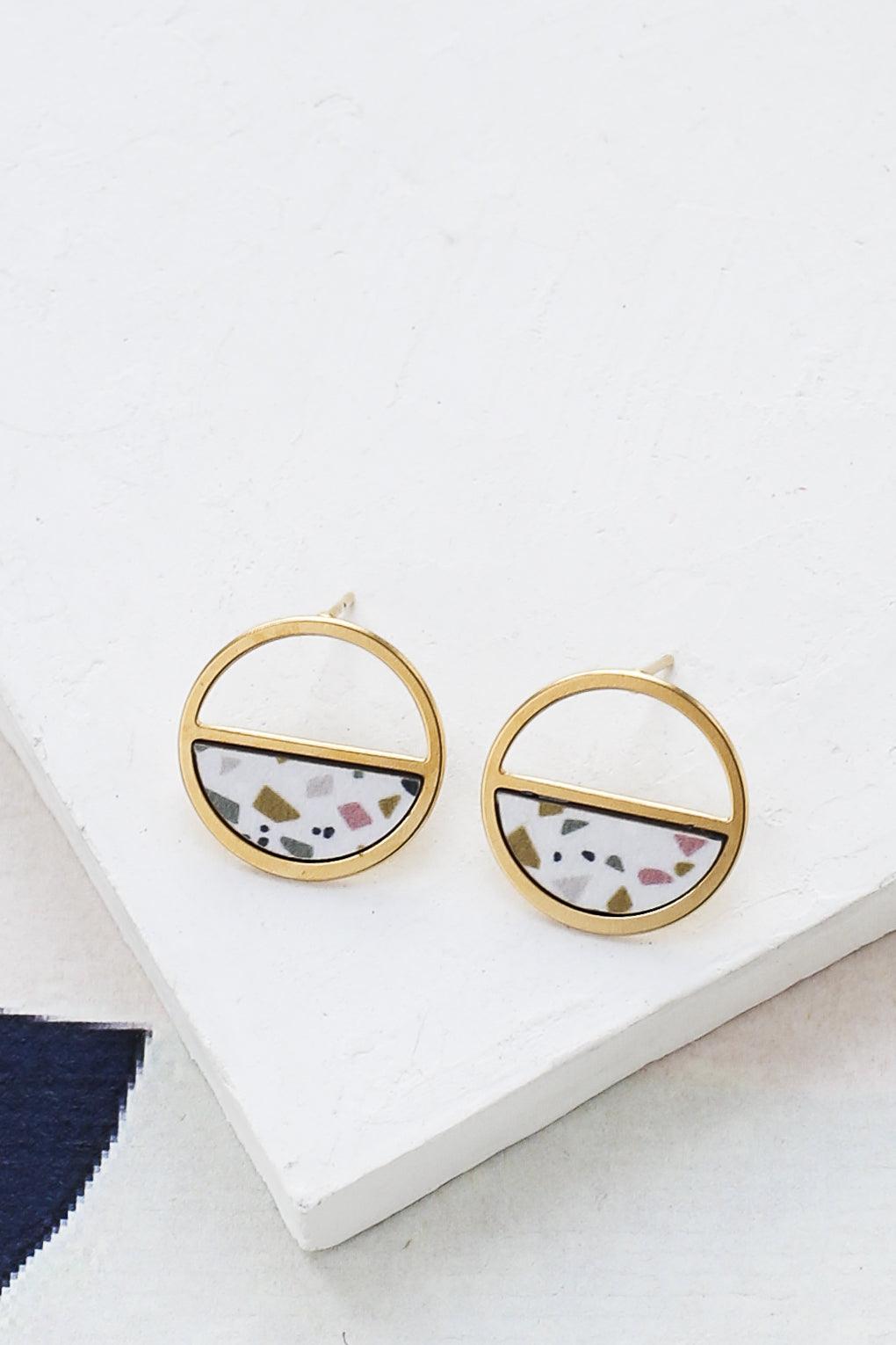 עגילי קונספט