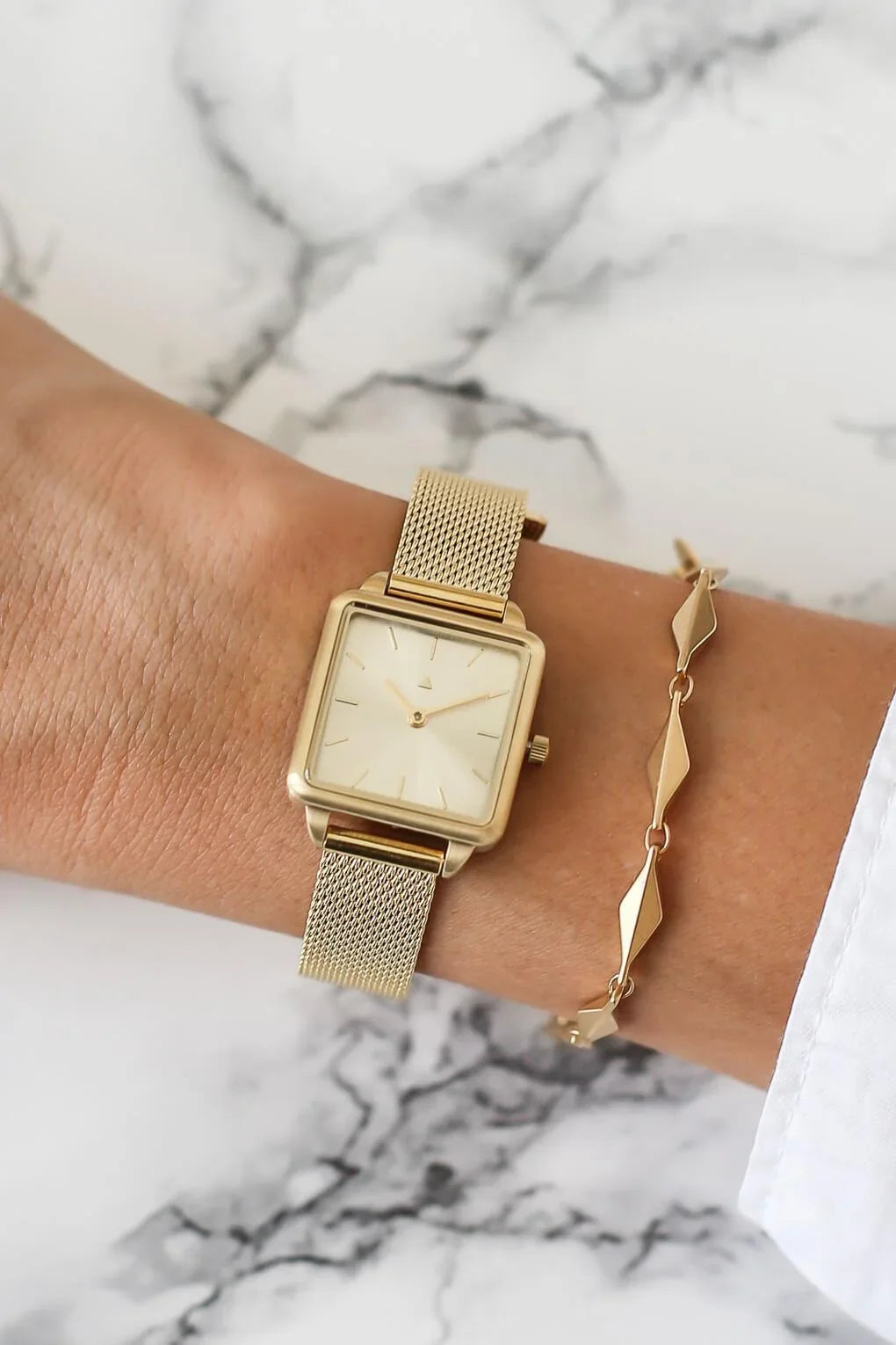 Rectangle watch with a golden mesh strap