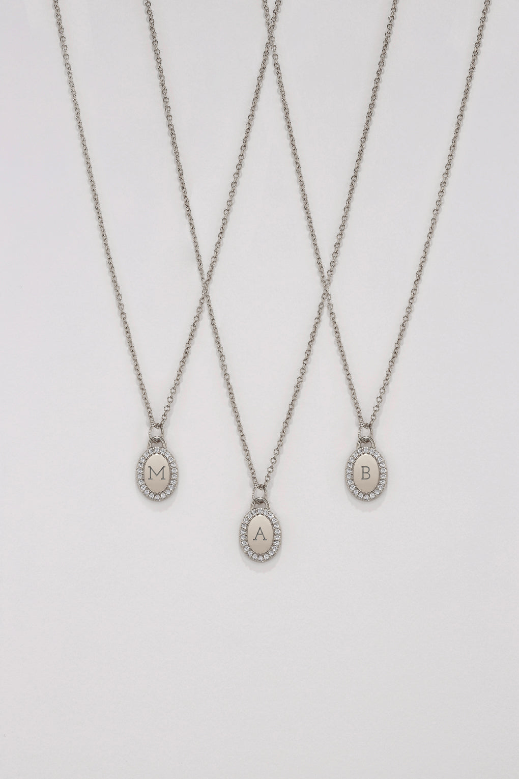 שרשרת תליון משובץ בחריטה אישית