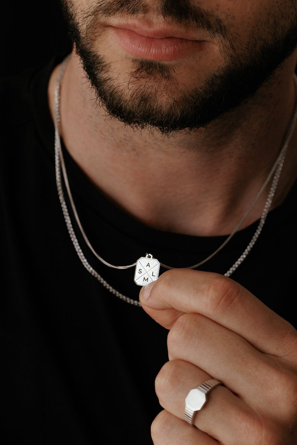 שרשרת לגבר עם תליון חריטה - ליאו