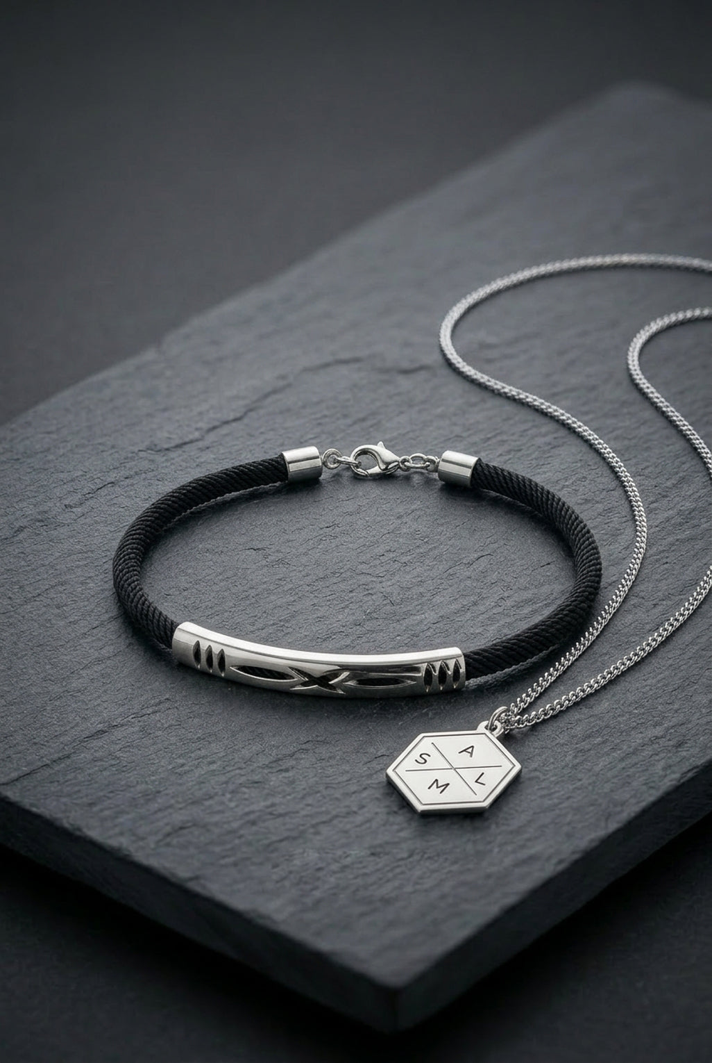 שרשרת לגבר עם תליון חריטה - לואיס