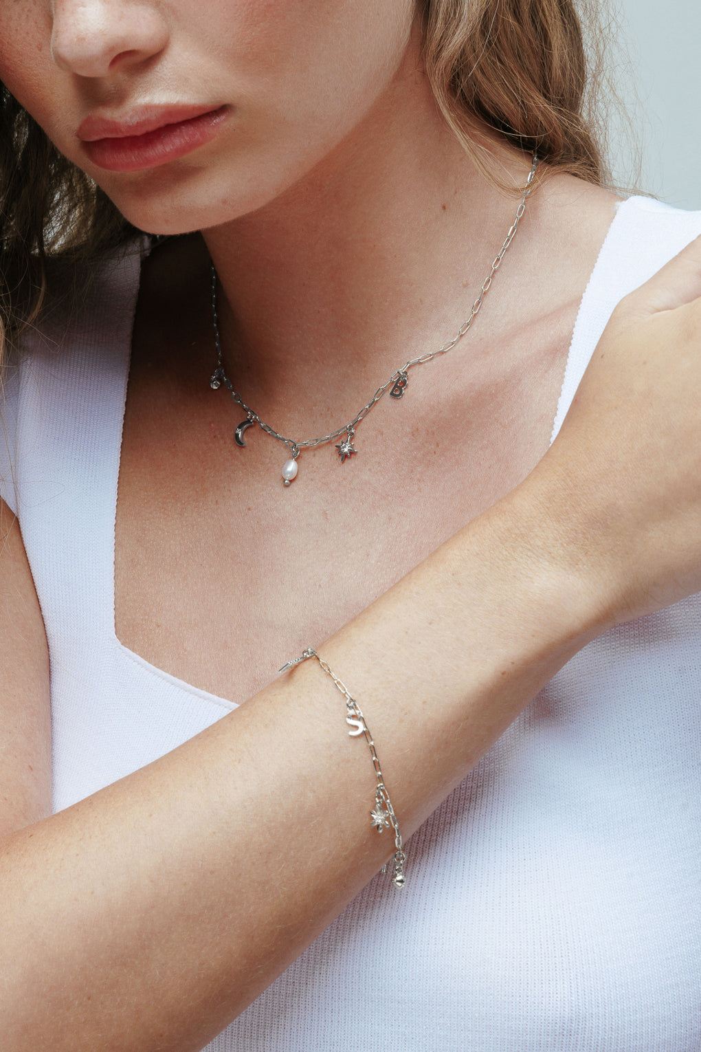 צמיד בסיס חוליות אובליות קטנות עם צ׳ארמס לבחירה