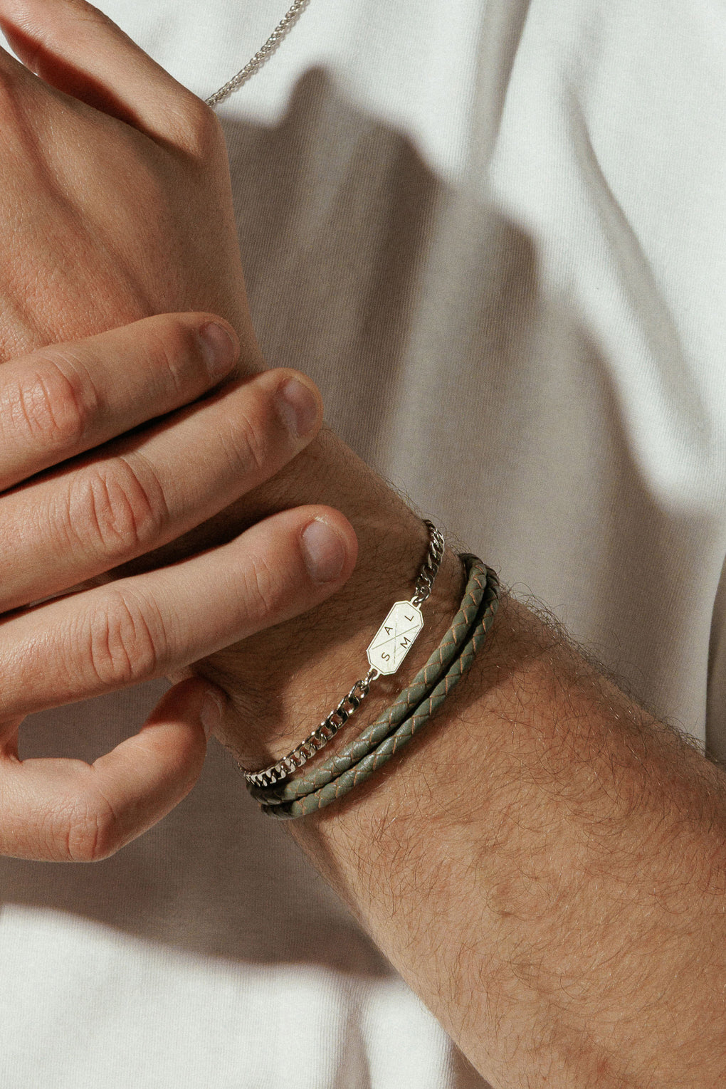 צמיד לגבר עם חריטה אישית - ליאו