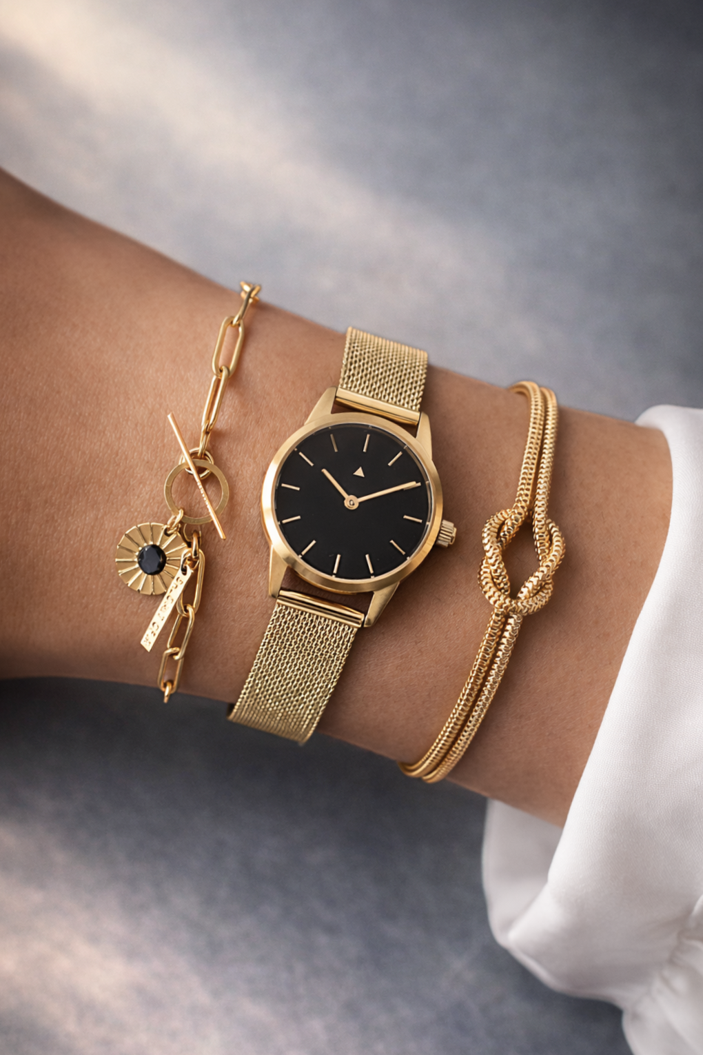 שעון 25 מ״מ עם רצועת חוליות מוזהבת