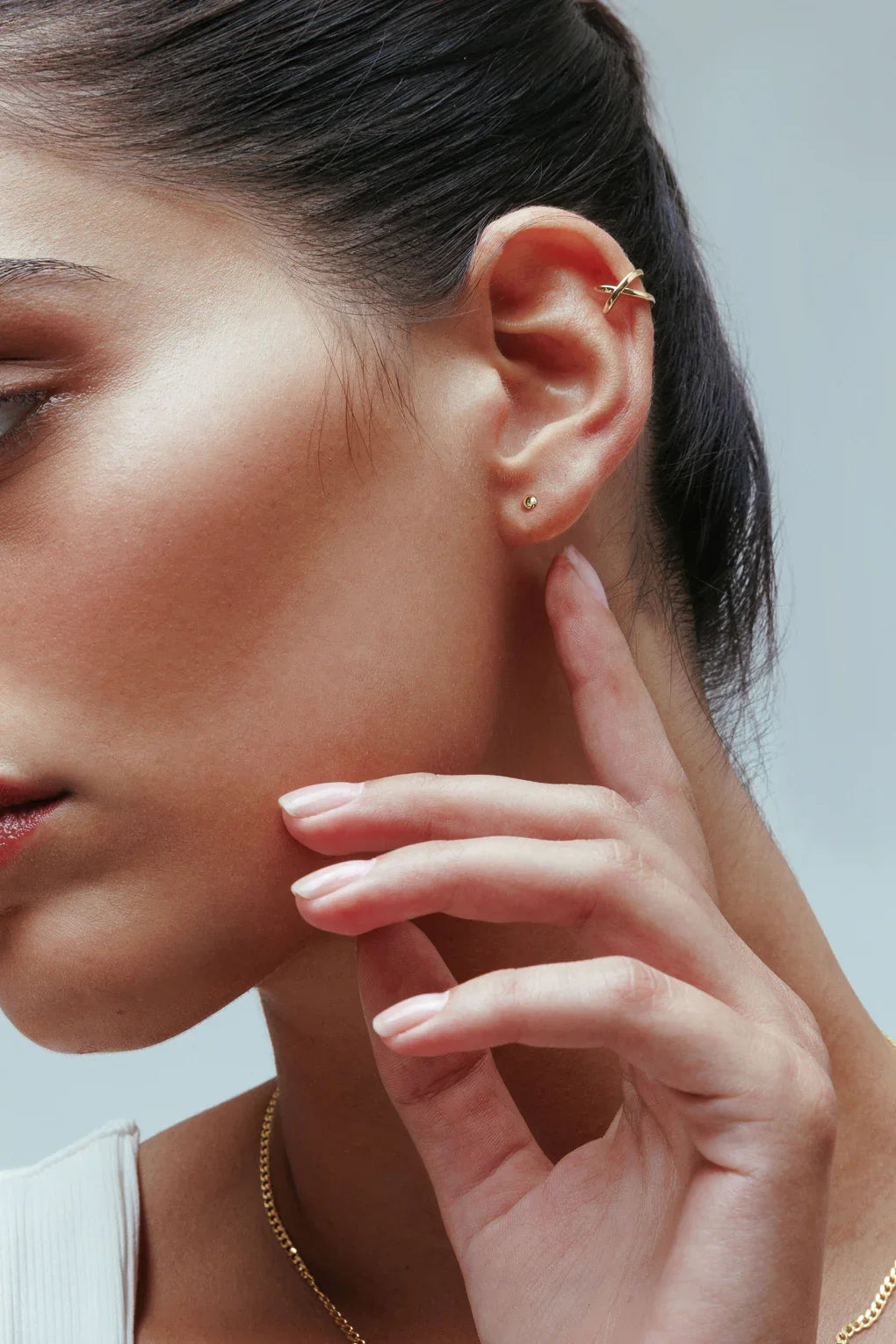 עגילי דוט צמודים בזהב 14K