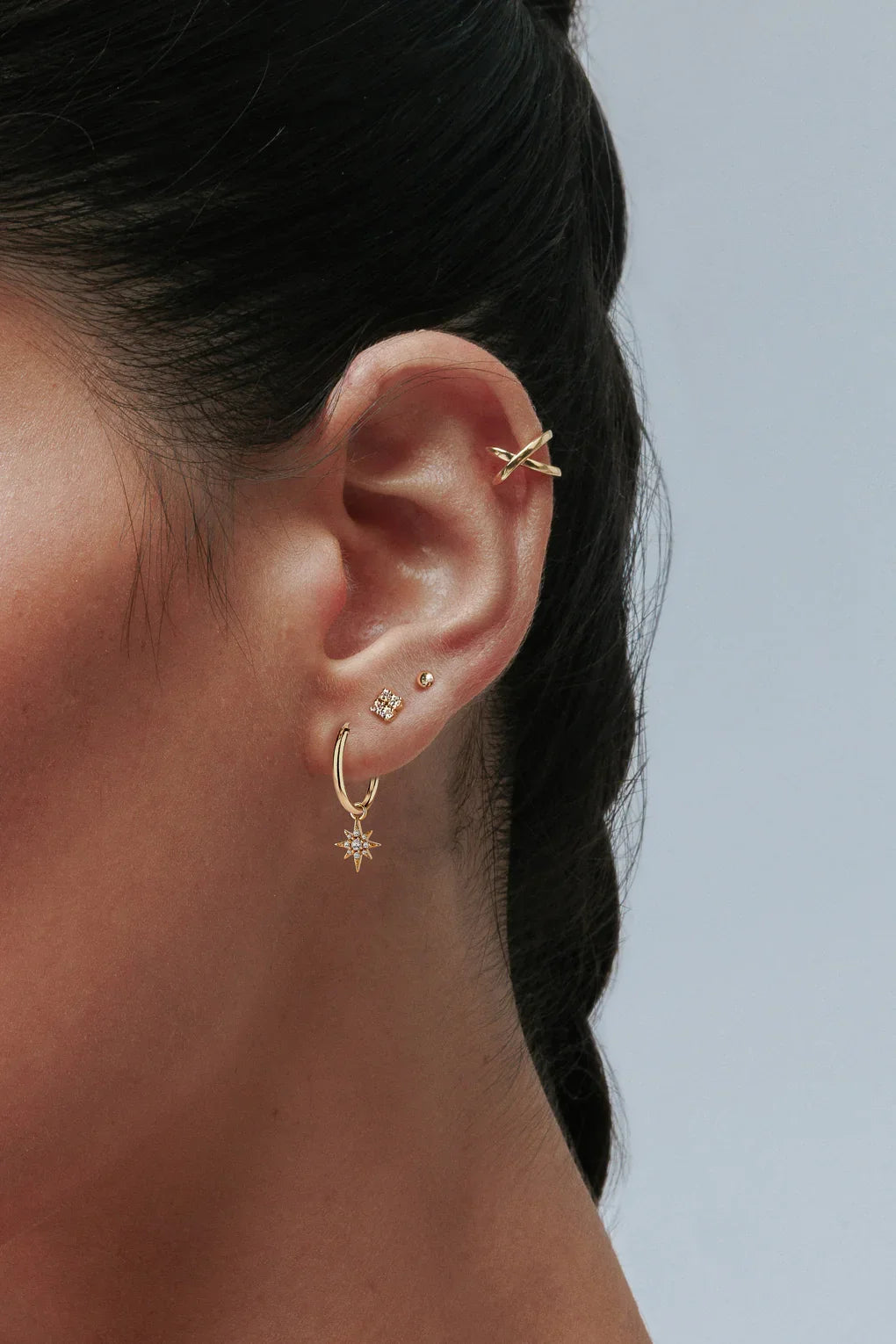 עגילי דוט צמודים בזהב 14K