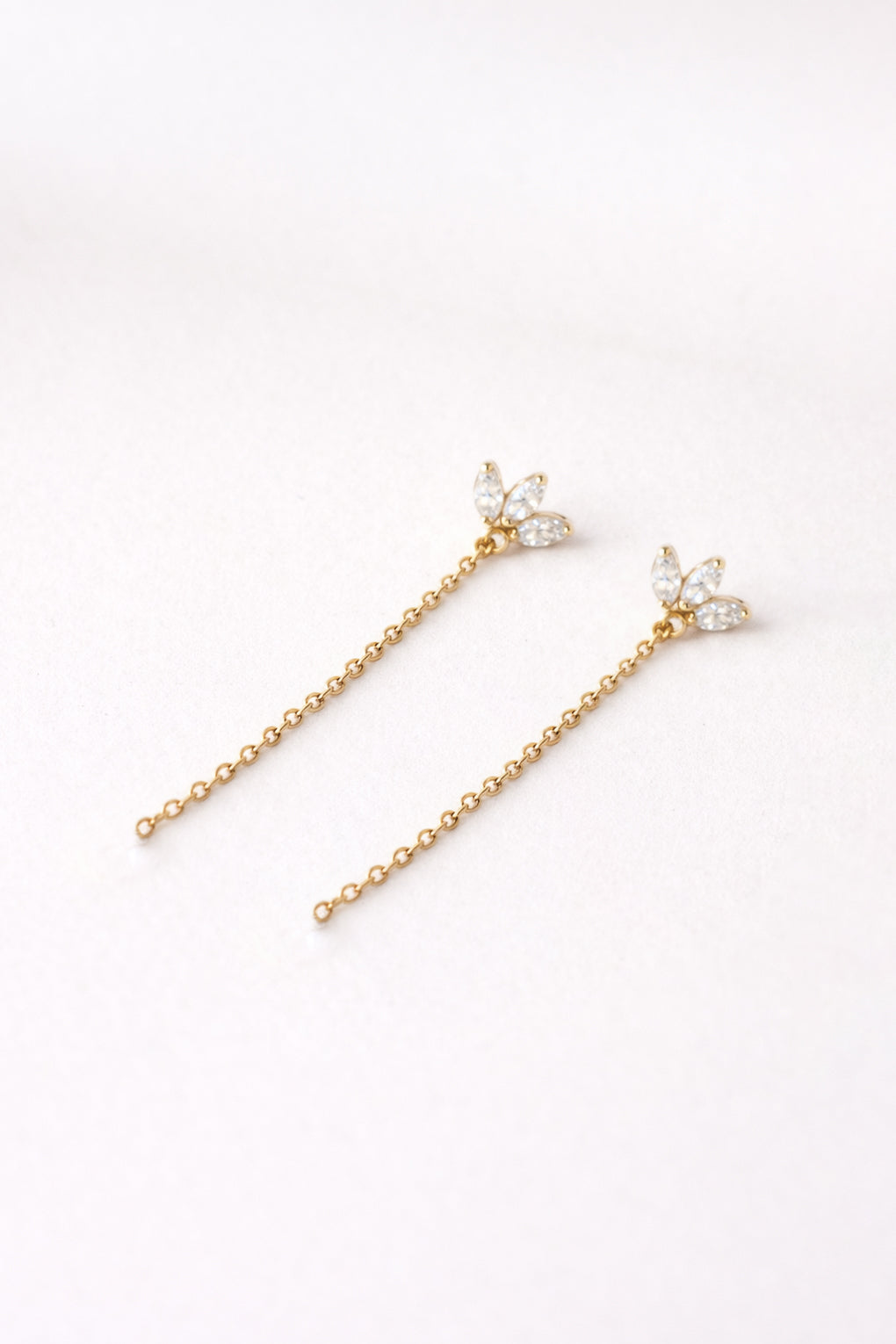 עגילי לוטוס ארוכים בזהב 14K