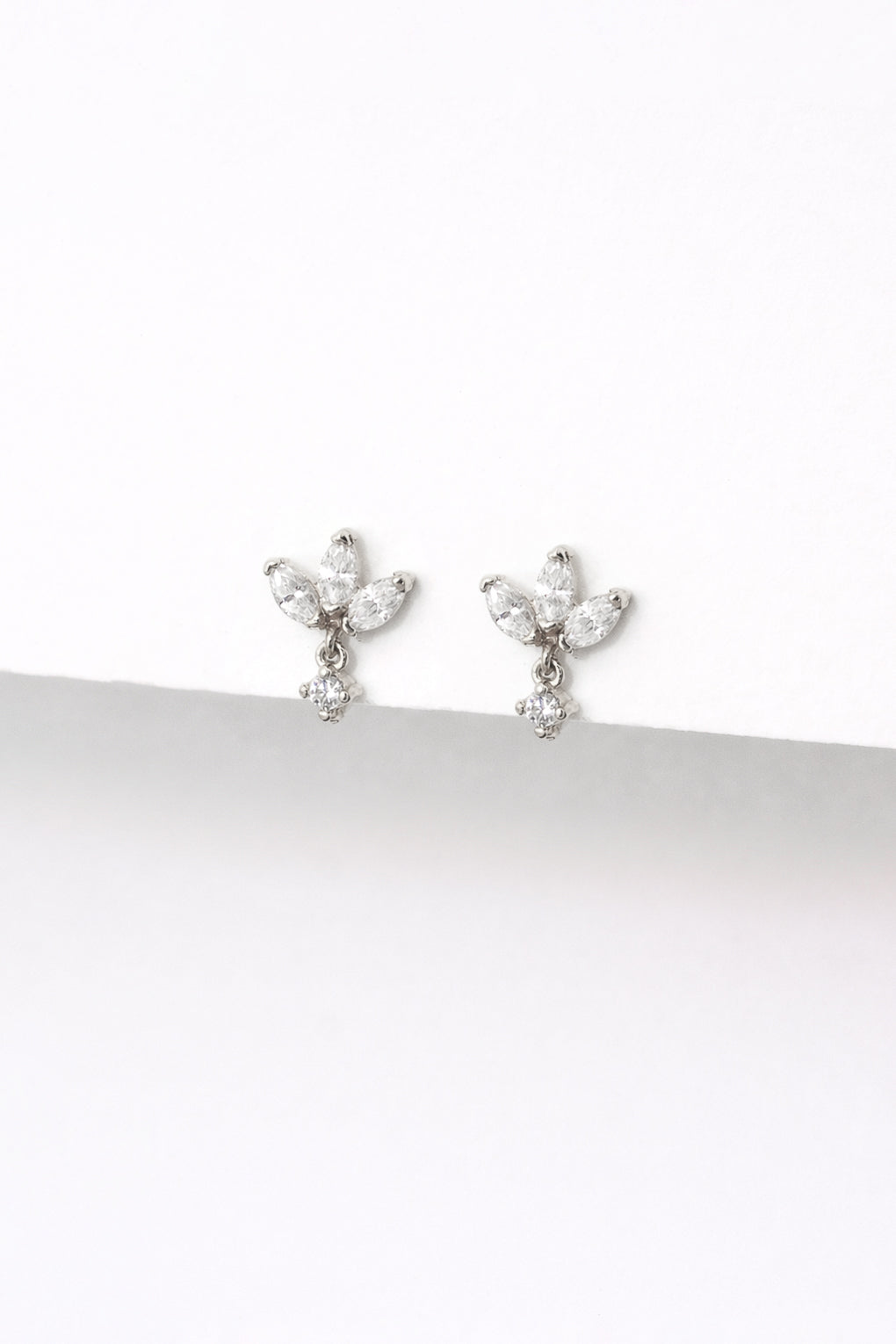 עגילי זואי צמודים בזהב 14K