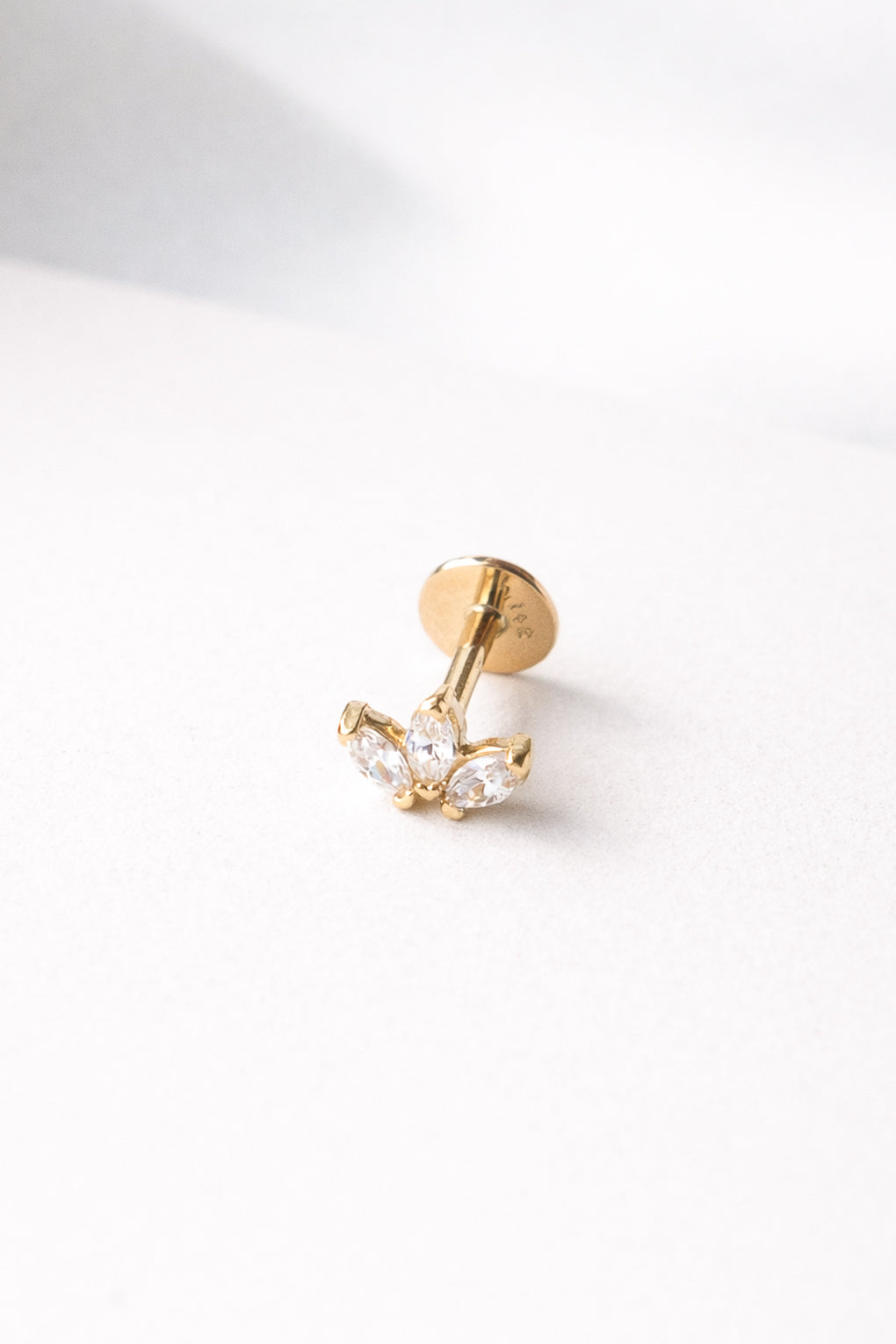 עגיל פירסינג לוטוס בזהב 14K