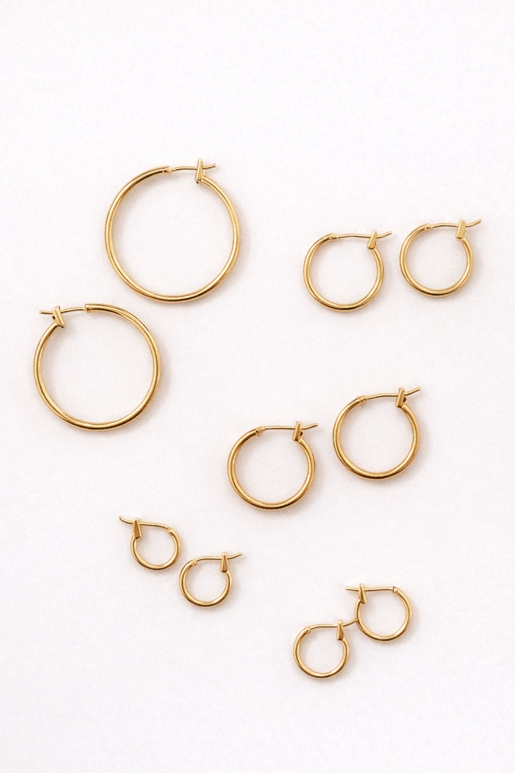 עגילי חישוק שכל אחת צריכה