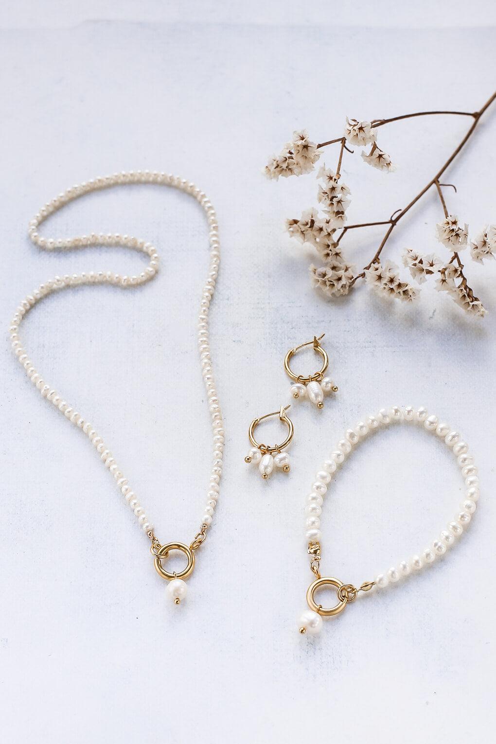 Pearl Necklace with replaceable pendants