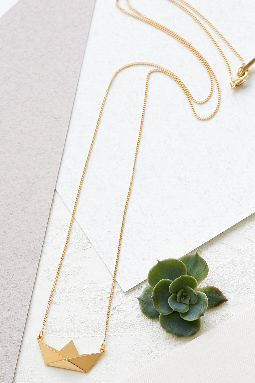 שרשרת סירת נייר ארוכה