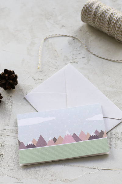 כרטיס ברכה בעיצוב סקנדינבי - הרים מושלגים