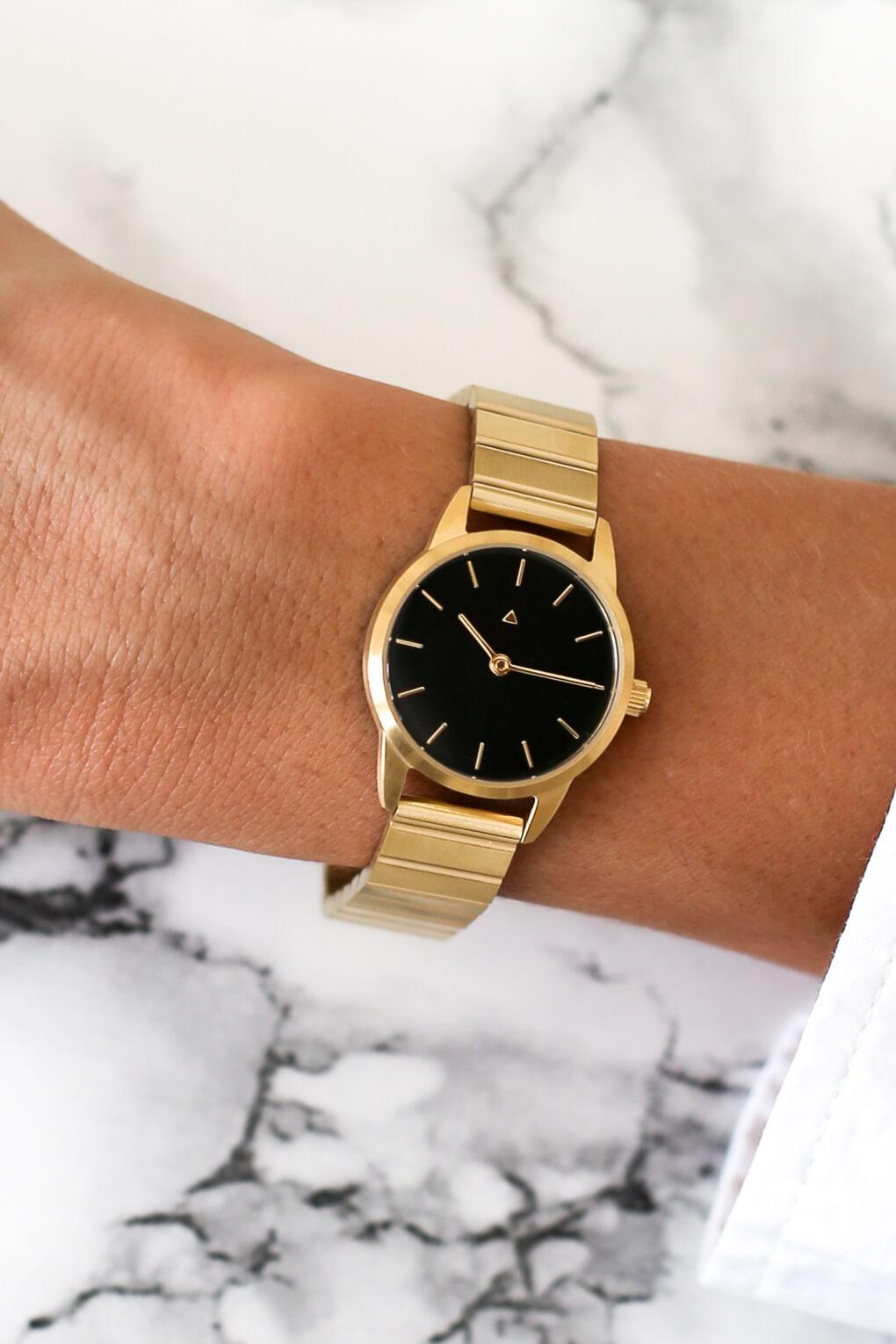 25 mm watch with golden strap