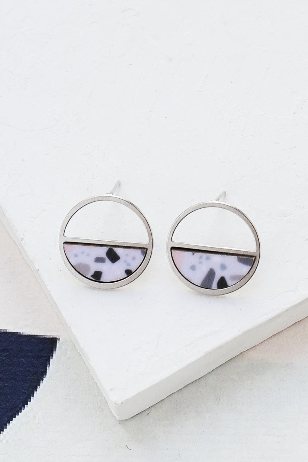 עגילי קונספט