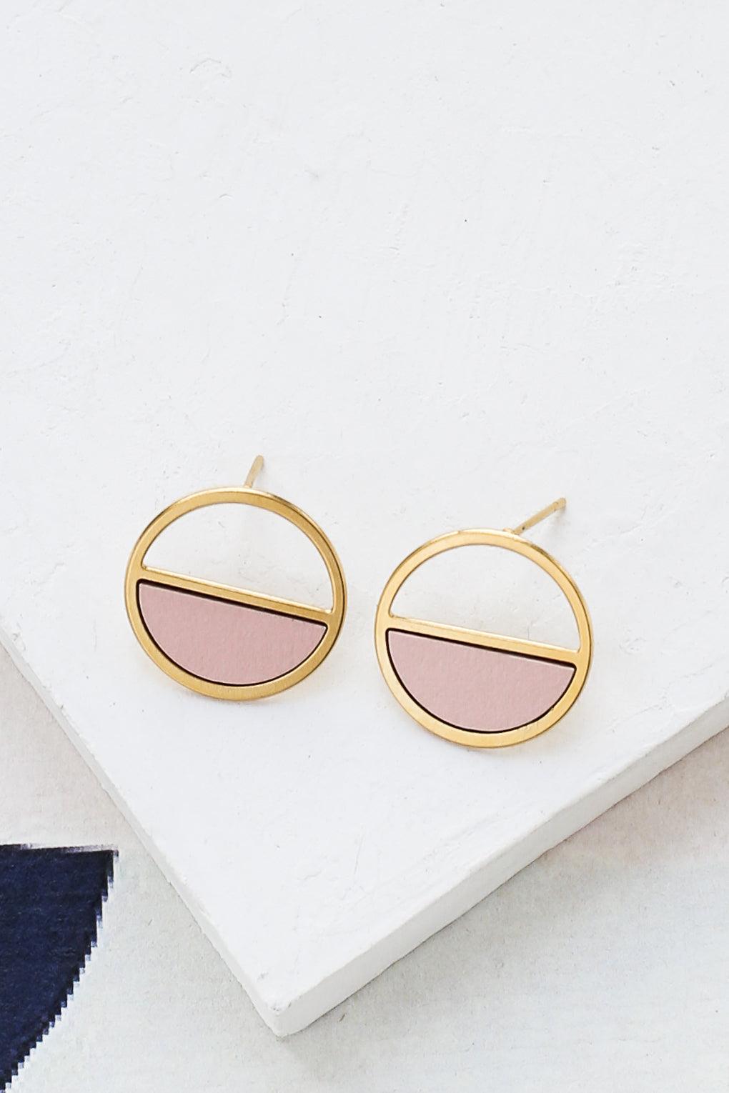 עגילי קונספט