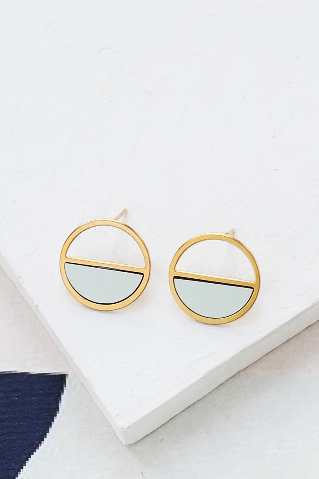 עגילי קונספט