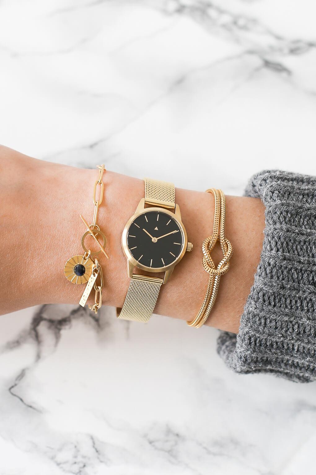 25 mm watch in black with a golden mesh strap