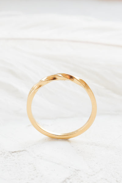 טבעת זהב עבה עם טוויסט 14k-18k